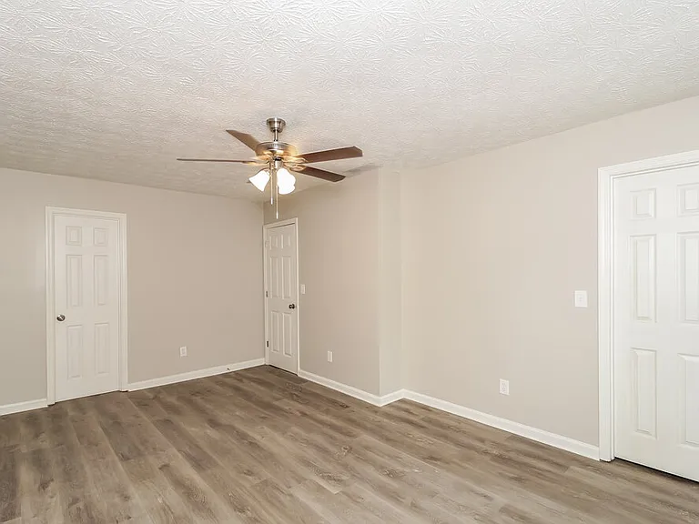 1021 Sugar Springs Dr — Photo 12