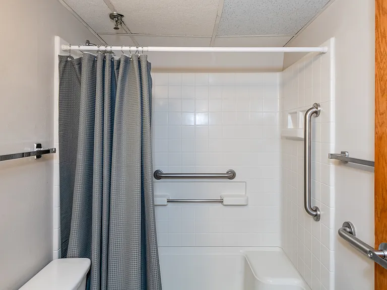 Pleasantwood Apartments and Townhomes — Photo 10