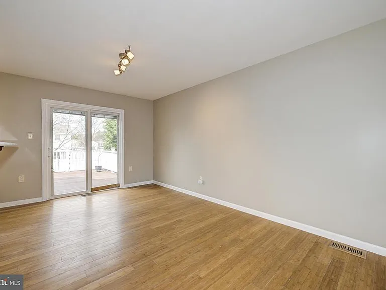 76 Argyle Ave — Photo 18