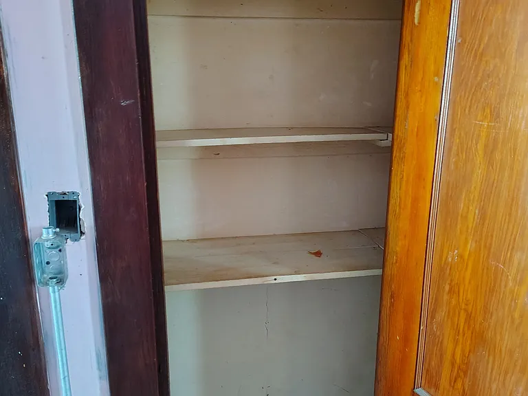 140 Illinois St — Photo 16
