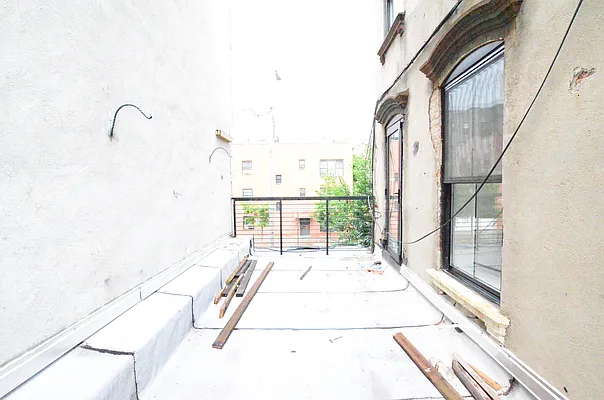 Rented by Miron Realty Group | media 89