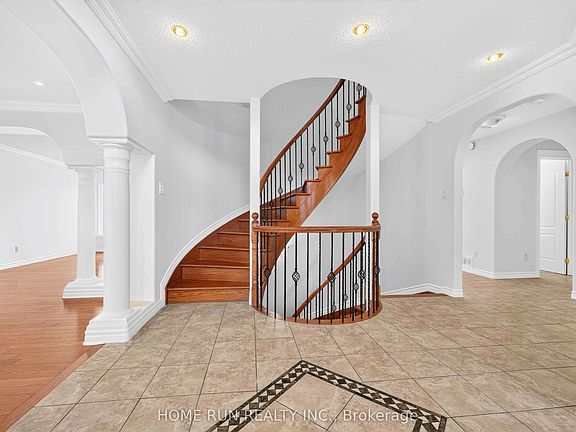3rd image of 35 Blackshire Cir