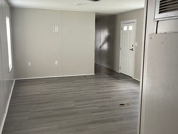 4th image of 393 Shorey Dr