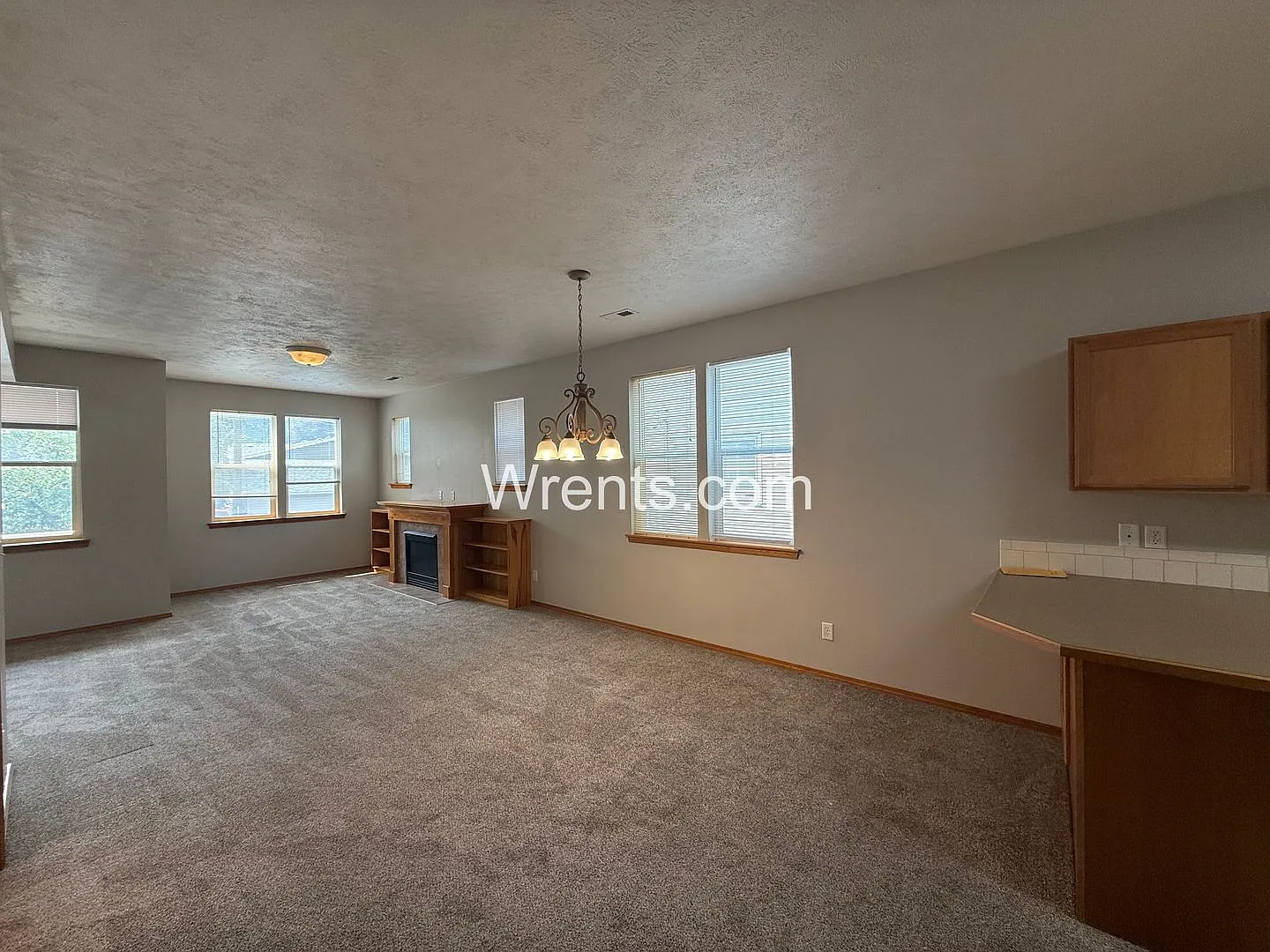 Coming Soon! South Hill Duplex With Garage & Utilities Included! — Photo 3