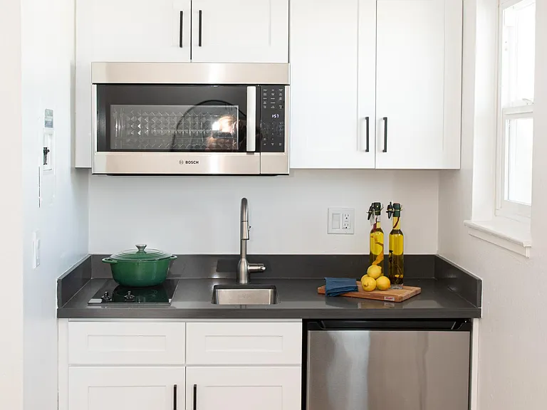 1150 Greenwood Ave #10 — Photo 5