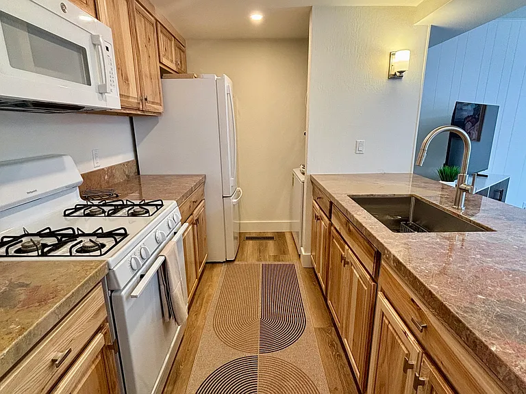 3101 Lake Forest Rd — Photo 4
