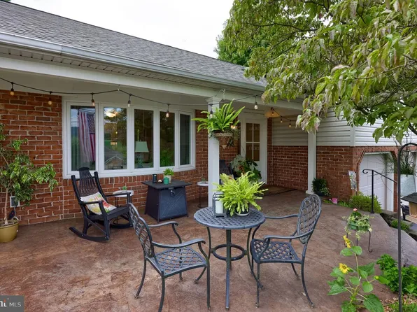 698 W Church Rd, Ephrata, PA 17522