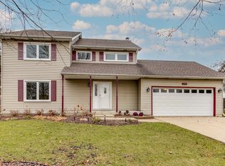 1090 Hawthorne Ave, Gurnee, IL 60031