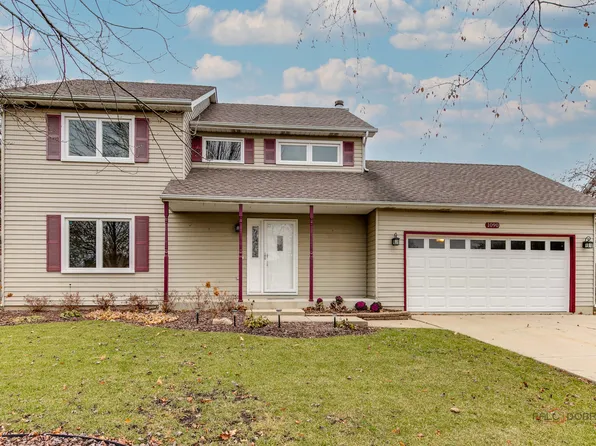 1090 Hawthorne Ave, Gurnee, IL 60031