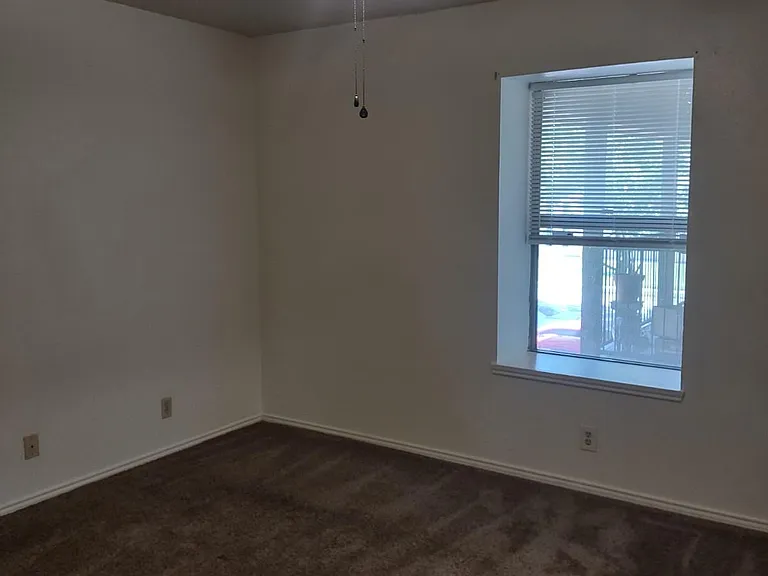 1121 N Locust St #7 — Photo 15