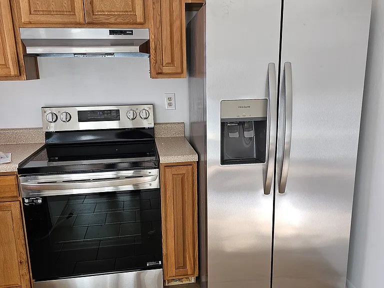 719 Spence Cir — Photo 2