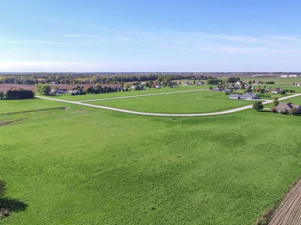 2440 N 4210th Rd, Sheridan, IL 60551