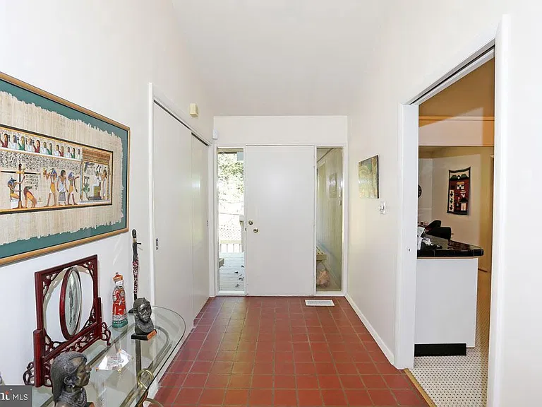 6900 Heatherhill Rd — Photo 8