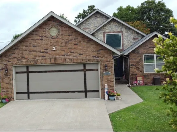 409 Brittany Court, Aurora, MO 65605