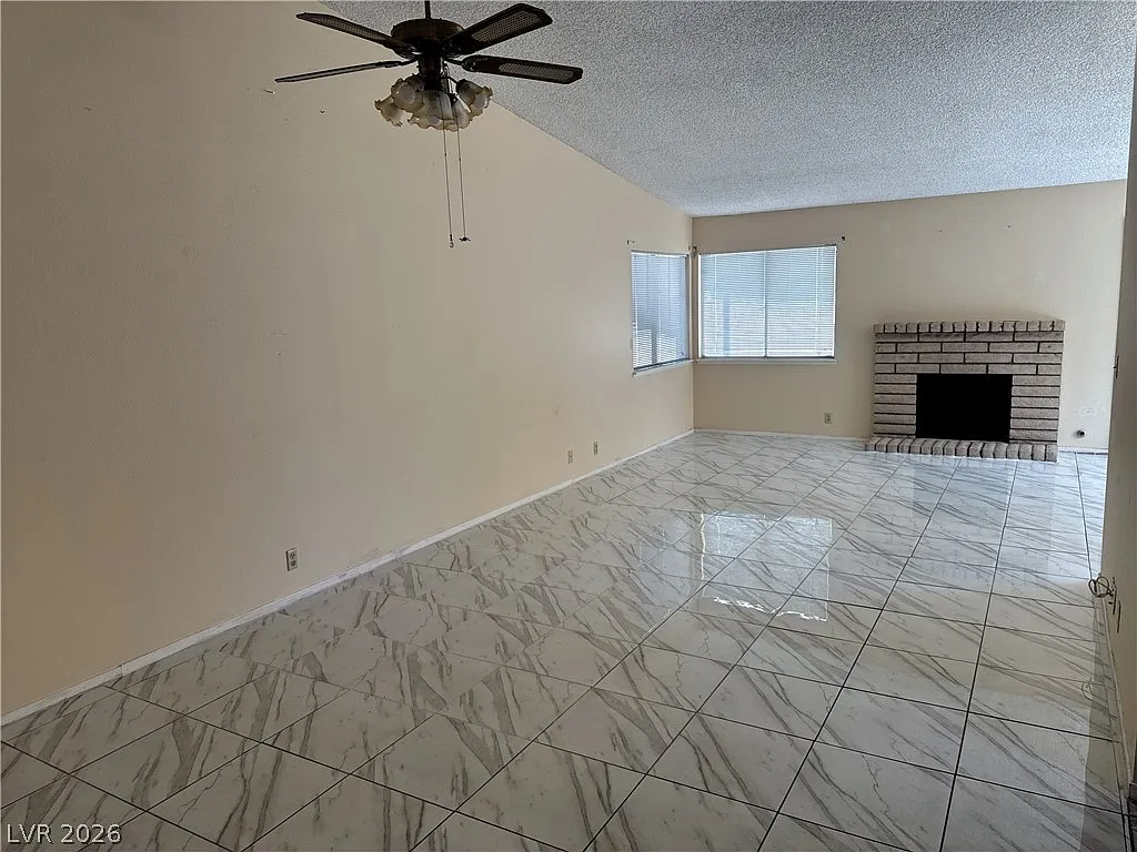 3 bed, 2.0 bath, 1632 sqft, $2,000 — Photo 3