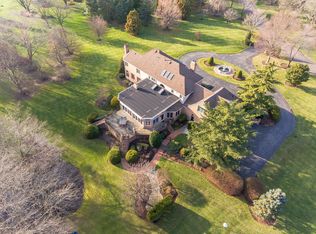 406 Pond View Dr, Moorestown, NJ 08057