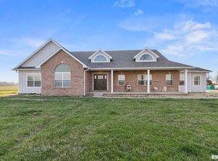 18915 Boggs Rd, Virden, IL 62690