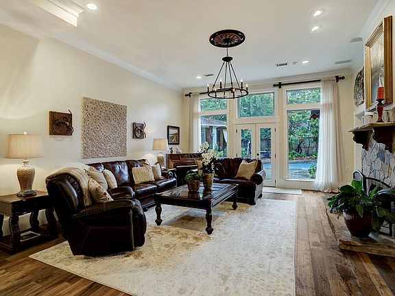 4th image of 1910 Mount Forest Dr