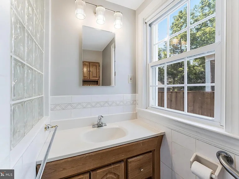 1005 N Lebanon St — Photo 18
