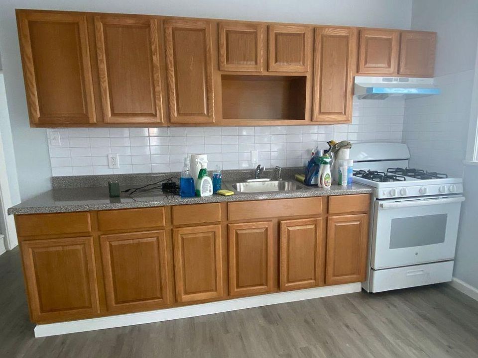2nd image of 77 Corlear St