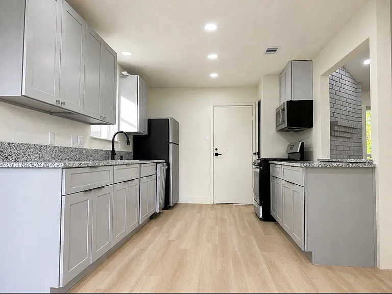 6706 Dinner Creek Ct — Photo 4