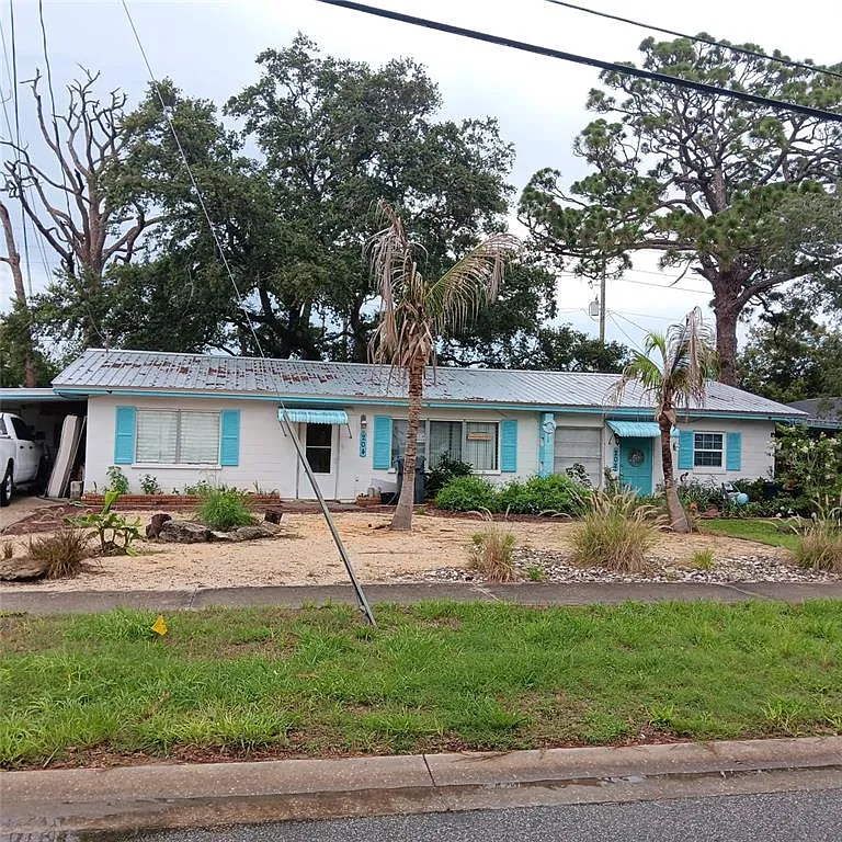 3 bed, 1.0 bath, 1200 sqft, $1,800 — Photo 1