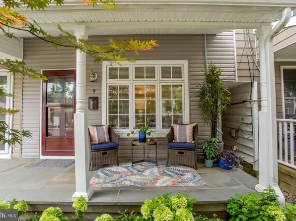 9 Arnett Ave, Lambertville, NJ 08530