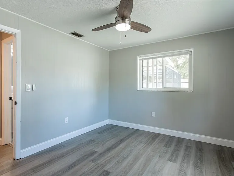 2021 Valley Dr — Photo 40