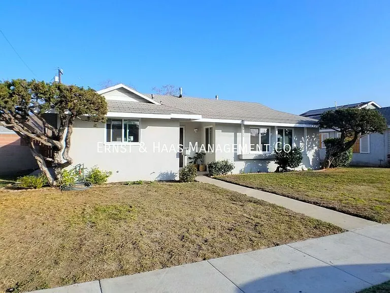 3080 Palo Verde Ave — Photo 1