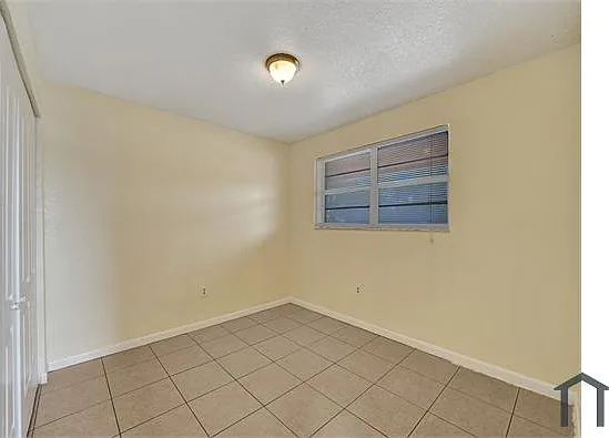 1101 W Prospect Rd — Photo 12