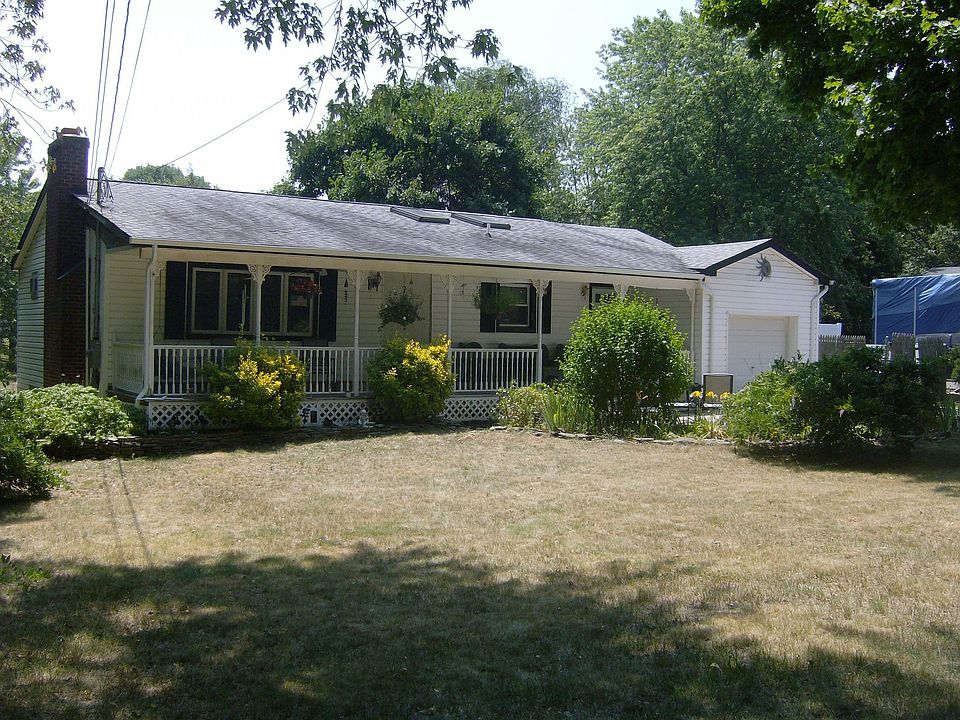 1st image of 16 Robinson Ave