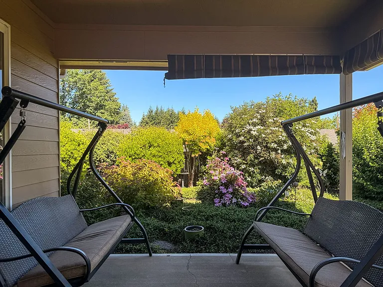364 SE Davis Ct — Photo 34