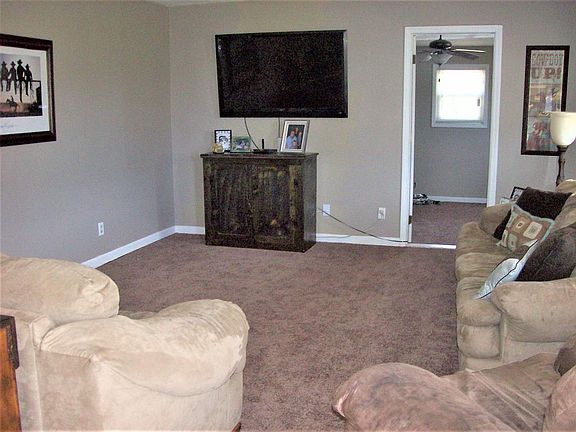 3rd image of 112 W Valley Dr