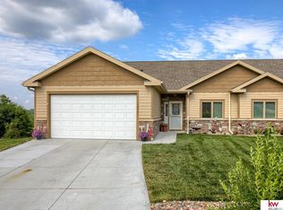 1070 Prairie Hill Cir, Louisville, NE 68037