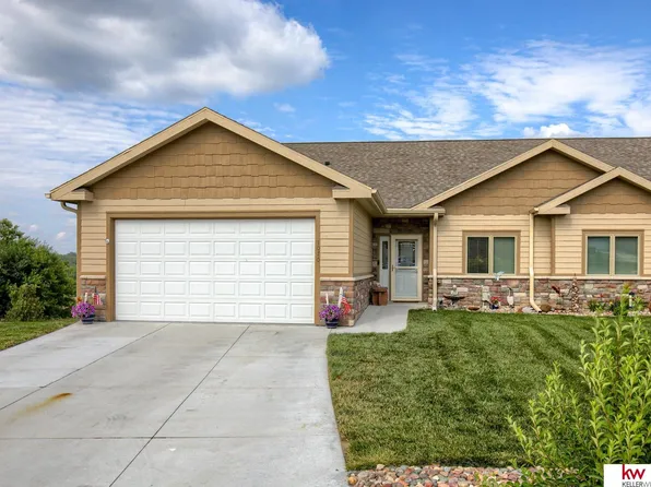 1070 Prairie Hill Cir, Louisville, NE 68037