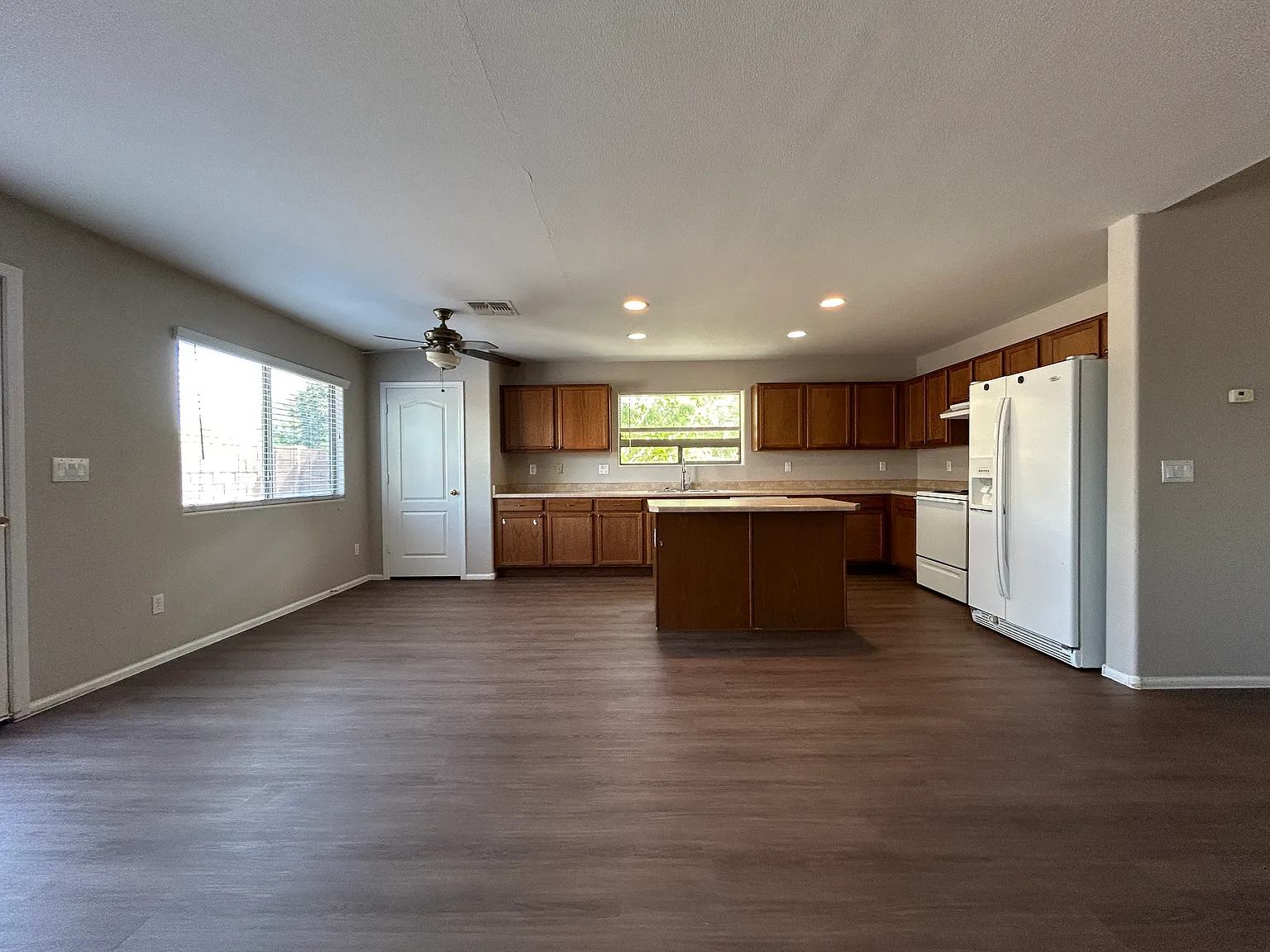 4 bed, 2419 sqft, $1,800 — Photo 3