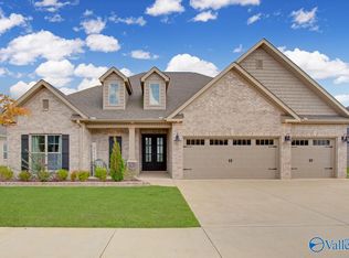 7611 Flint Crossing Cir, Owens Cross Roads, AL 35763