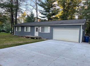 210 Acorn Ln, Houghton Lake, MI