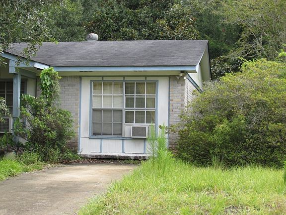 2nd image of 2420 Academy Dr