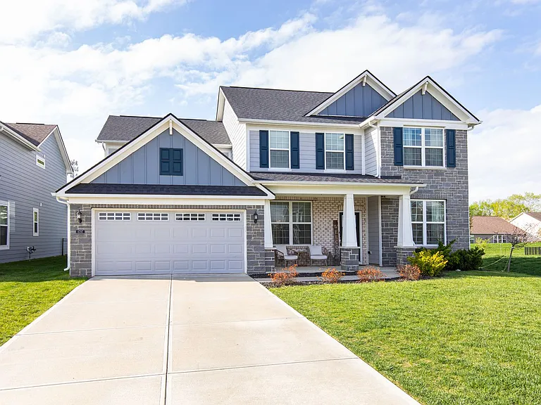 6787 Oakcrest Dr — Photo 1
