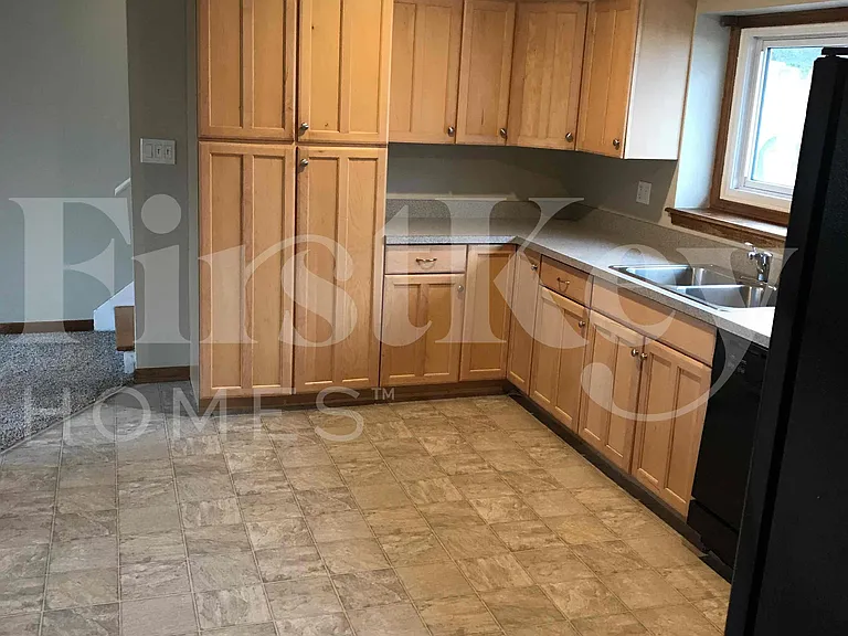 155 Berkshire Dr — Photo 4