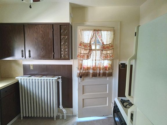 5th image of 161 3rd St Floor 2