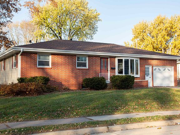 3rd image of 2465 Evergreen Dr