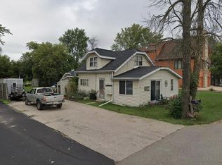 7028 N Tichigan Rd, Waterford, WI 53185