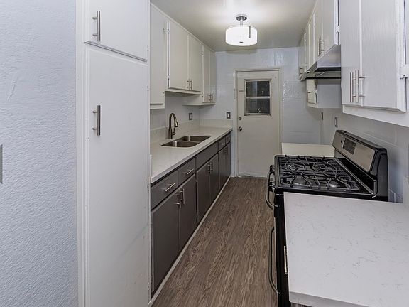 3rd image of 751 Cerritos Ave #5A