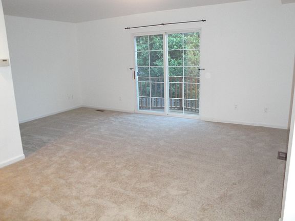 5th image of 493 W Lincoln Ave #1