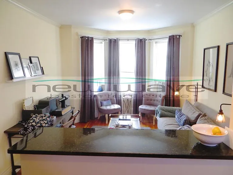 100 Queensberry St #4 — Photo 6