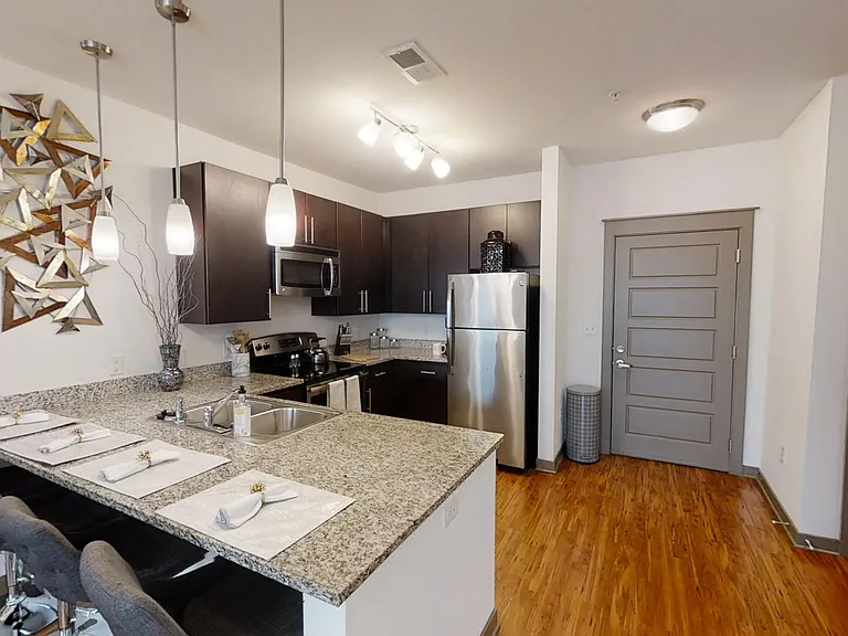 2700 Capitol Park — Photo 16