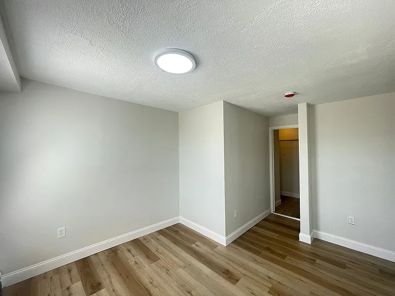 251 Pine St #304 — Photo 6