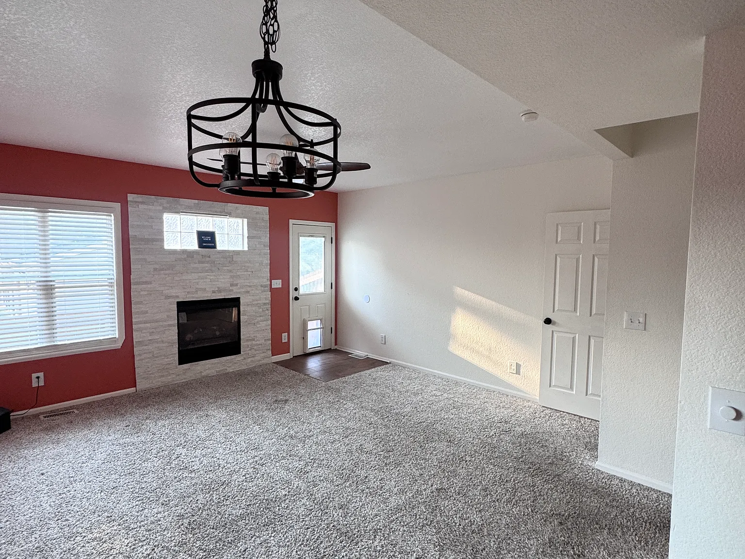 3 bed, 2.5 bath, 1723 sqft, $2,400 — Photo 2